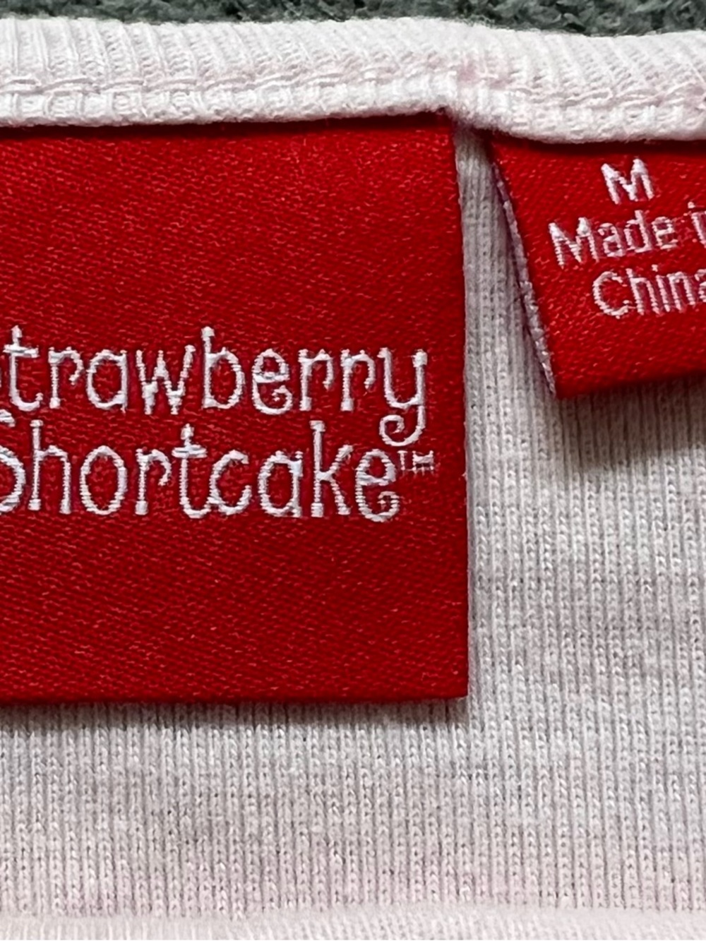 Junior’s Strawberry Shortcake Pink Graphic Tank Top Like New - Picture 3 of 3